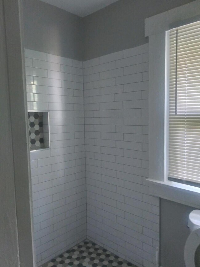 Photo - 1440 Fulton Ave Unit b