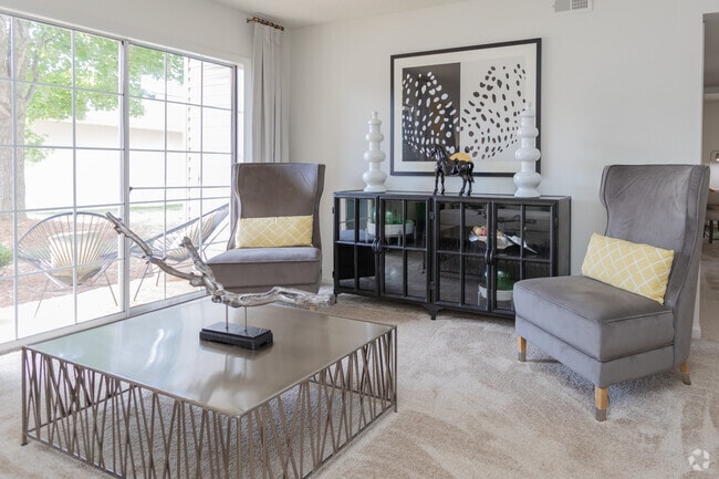 2BR, 2BA - 862SF