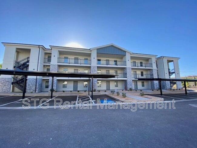 Building Photo - 1167 E Telegraph St Unit #B102 Rental