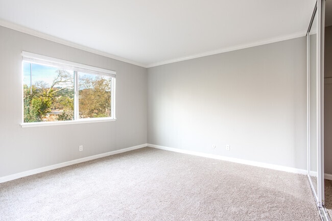 3BR, 1.5BA - Redwood
