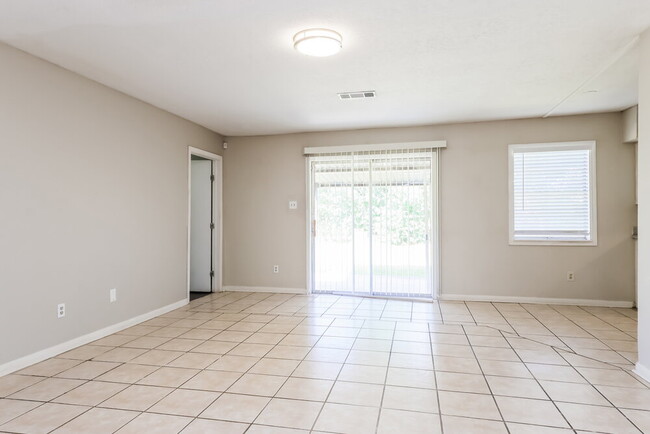 Photo - 807 Sulphur St