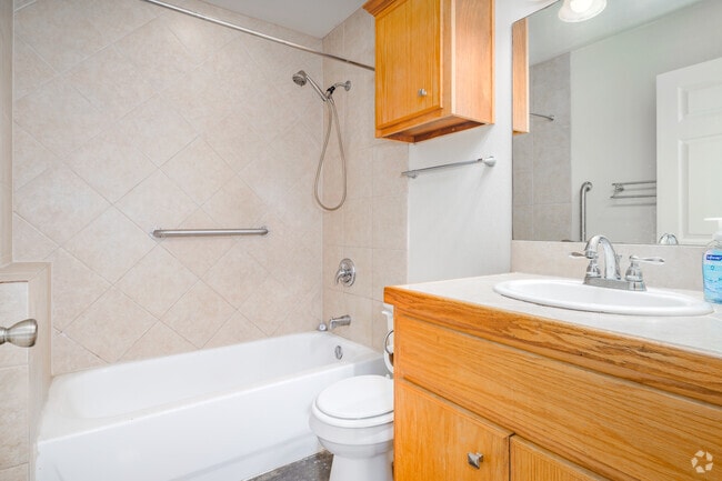 3BR, 2BA - 1475SF - Bathroom 2