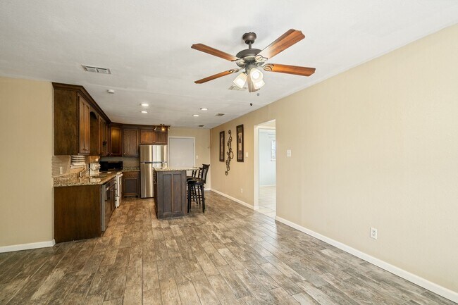 Photo - 104 Hackberry Ln Unit Hackberry Ln 104  B