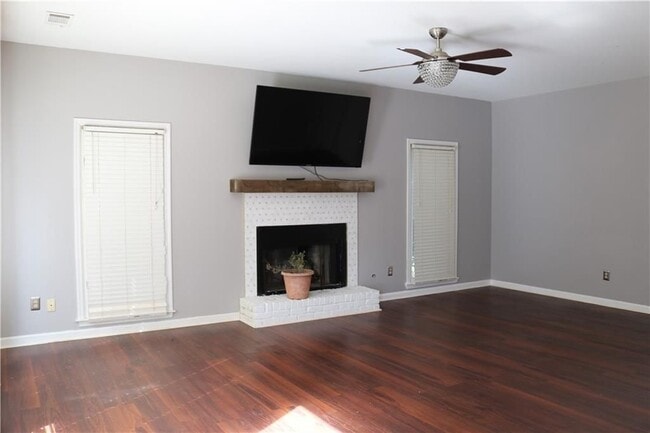 Photo - 1251 Green Oak Cir NW