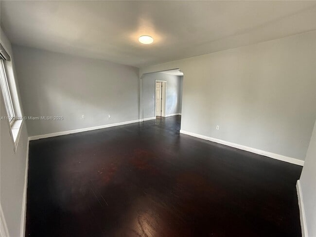 Photo - 501 SW 69th Ave