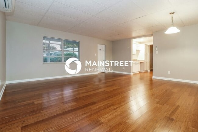 3 Bedroom Pet-Friendly Home in Tarpon Springs, FL with Main Street Renewal