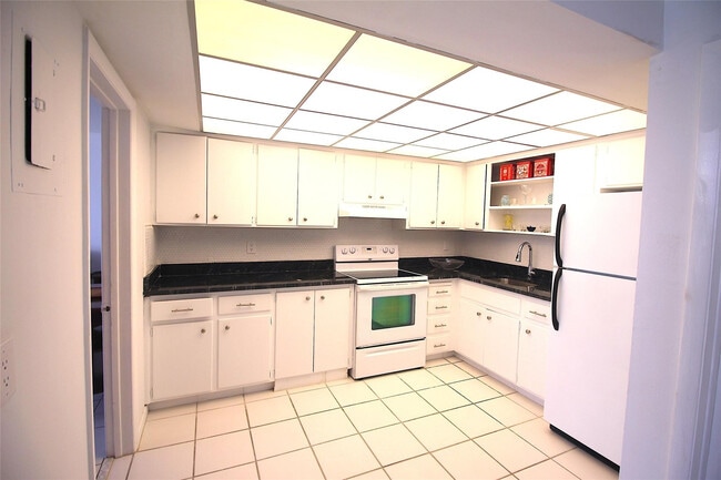 Photo - 3345 NE 32nd St Unidad 2