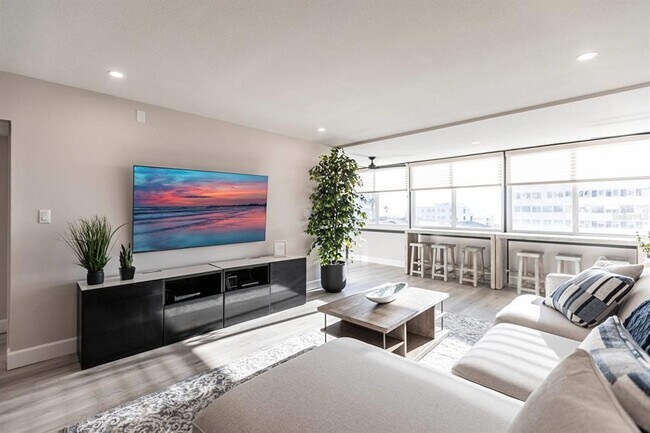 1125 W Peppertree Dr Unit 402