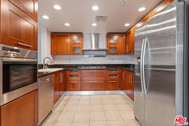 Photo - 107 N Swall Dr Unit 201