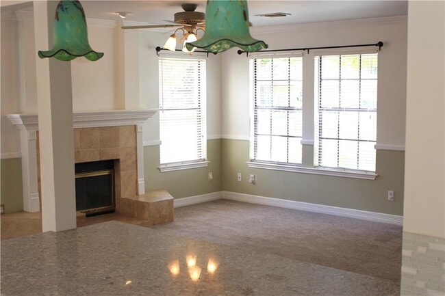 Photo - 200 N Kings Canyon Dr