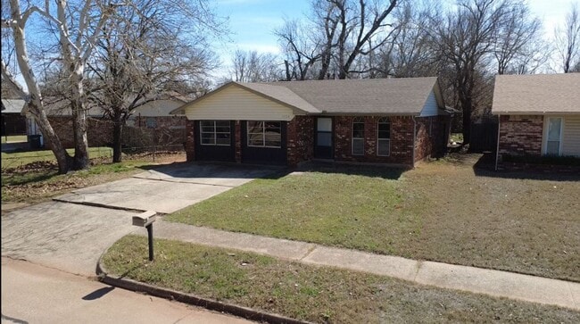 Photo - Beautiful, spacious home in Del City - corner lot!