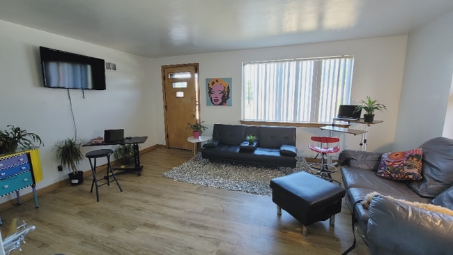 Building Photo - 3411 S Howell Ave