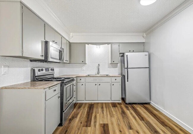 923 E Indiana Ave Unit 6