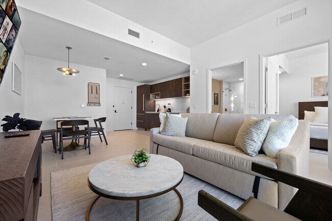 Photo - 159 NE 6th St Unidad FL48-ID1036362P