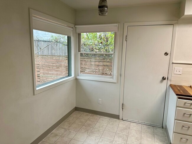 Dining room - 2033 N McClellan St Unit 2033
