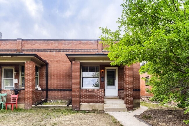 Building Photo - LOCATION LOCATION!! Brick townhome located in the highly desirable Wash Park West neighborhood!