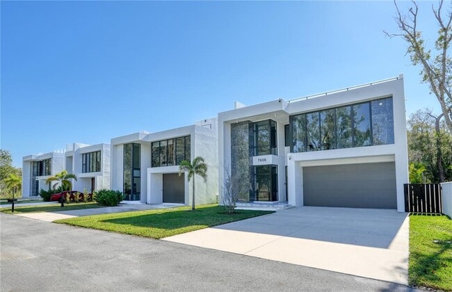 Photo - 7608 Antilla St