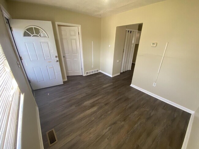 Pack Your Bags! This Updated Warren Rental is 100% Move-In Ready
OWNER SPECIAL- 1 month FREE
