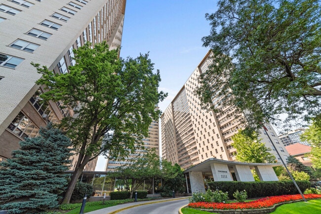 Building Photo - 3950 N Lake Shore Dr Unit 1807 Rental