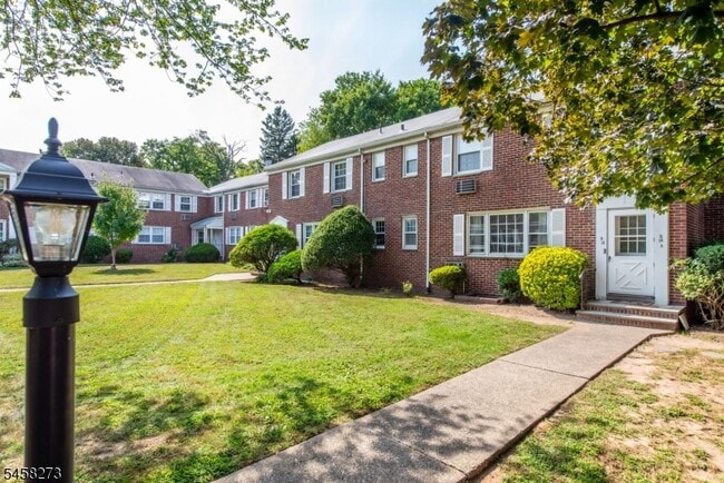 445 Morris Ave Unit 13D