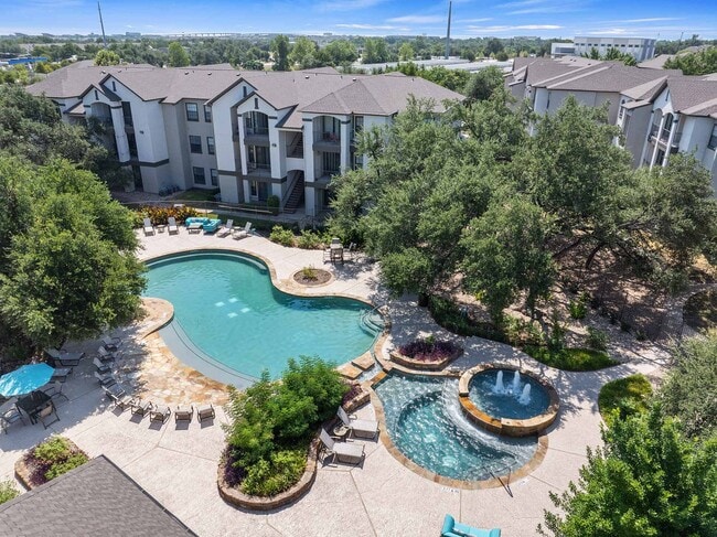 Lakeline Villas