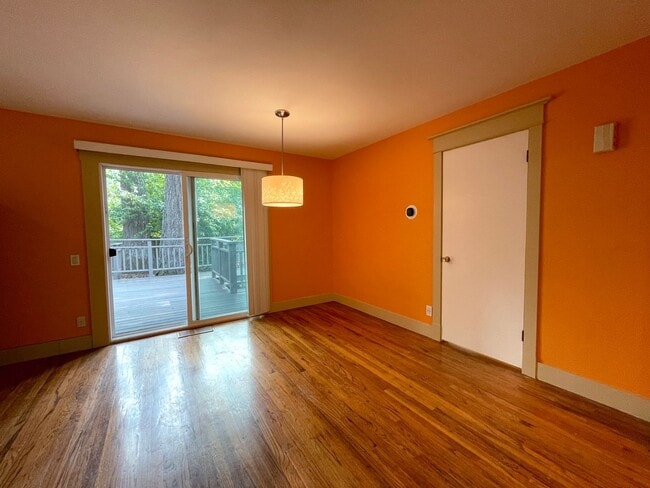 Photo - Lovely Lake Oswego Home with Attached Gara...