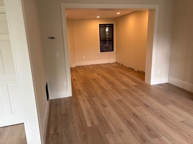 Building Photo - 1672 Beacon St Unit 2-A