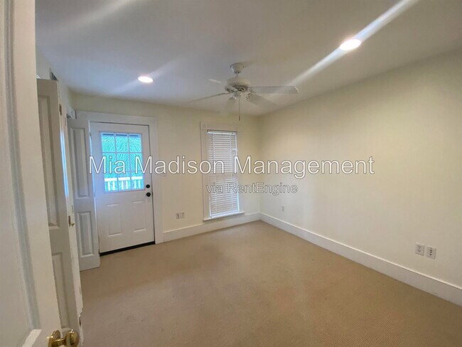 Photo - 302 E 33rd St