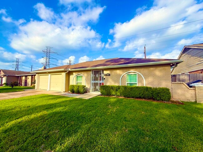 Building Photo - 7315 Belle Park Dr