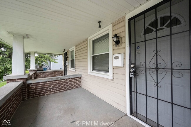Photo - 411 W 40th St