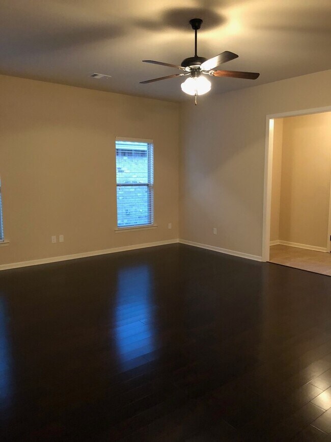 Photo - 3BD 2BA House in Hunters Trace Subdivision