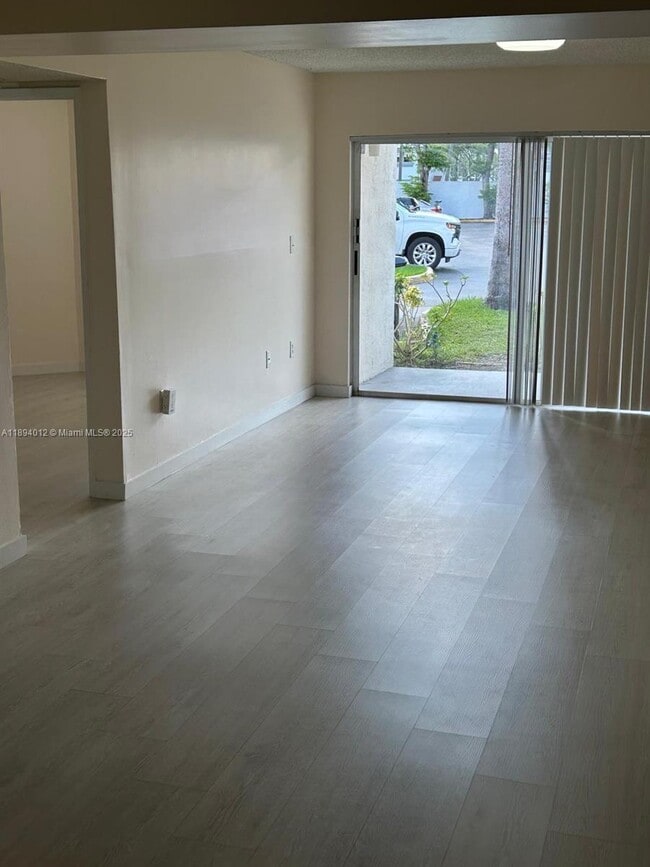 Photo - 6280 NW 186th St Unidad 112