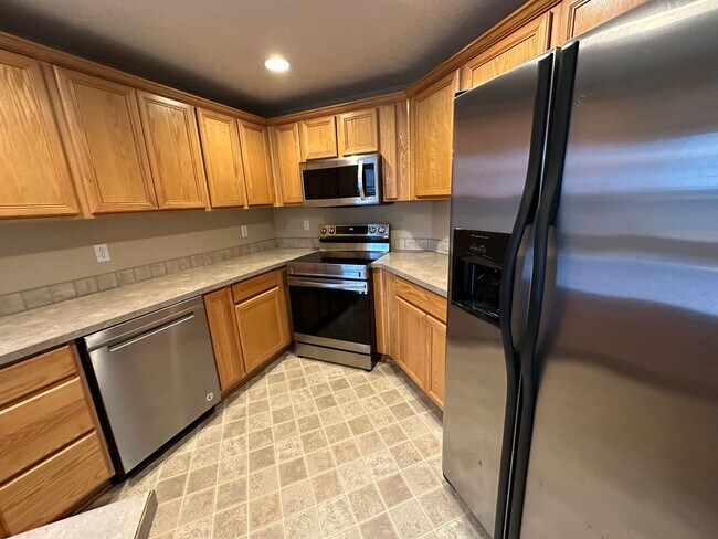 Photo - Very Nice 3 Bed 2 Bath Home With Vinyl Pla...