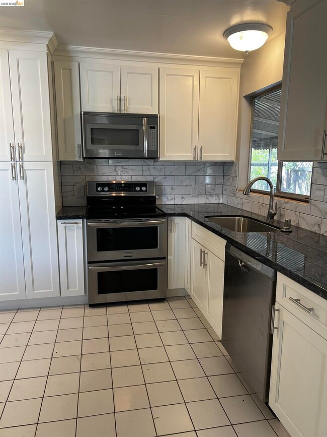 Photo - 1004 Almond St