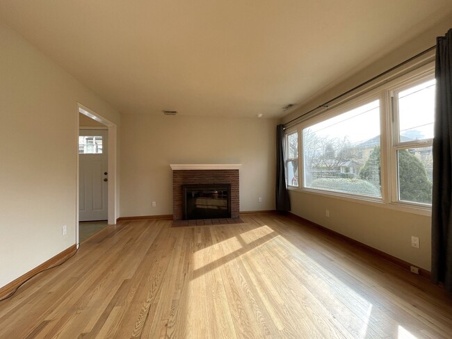 Photo - Charming Sellwood Bungalow with Nice Shed, Washer/Dryer, Fenced Yard