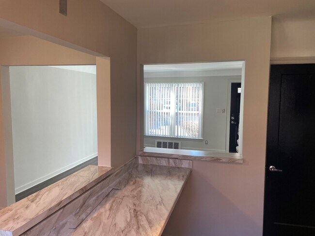 Photo - 17666 Manderson Rd