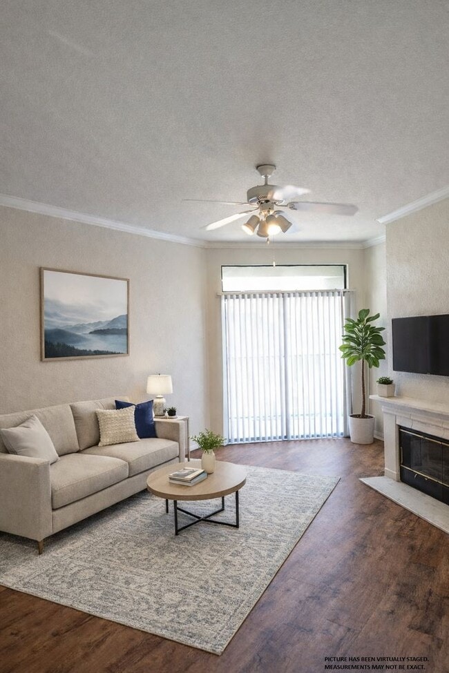 Building Photo - Lovely 2x2 with Balcony & washer/dryer, updated flooring & appliances