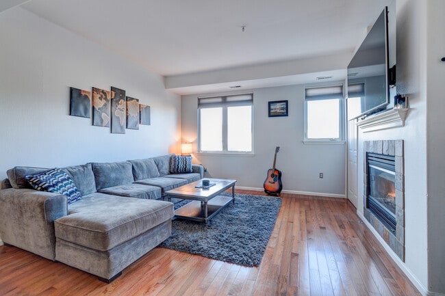 Building Photo - 2951 W Riverwalk Cir Unit E