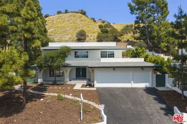 Building Photo - 3062 Arrowhead Dr