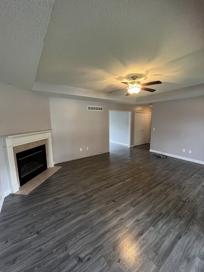 Photo - 723 Iron Horse Dr