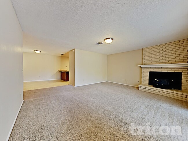 Photo - 619 E 24th St