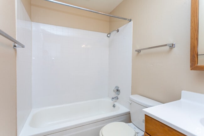 2BR, 1BA - 1100SF