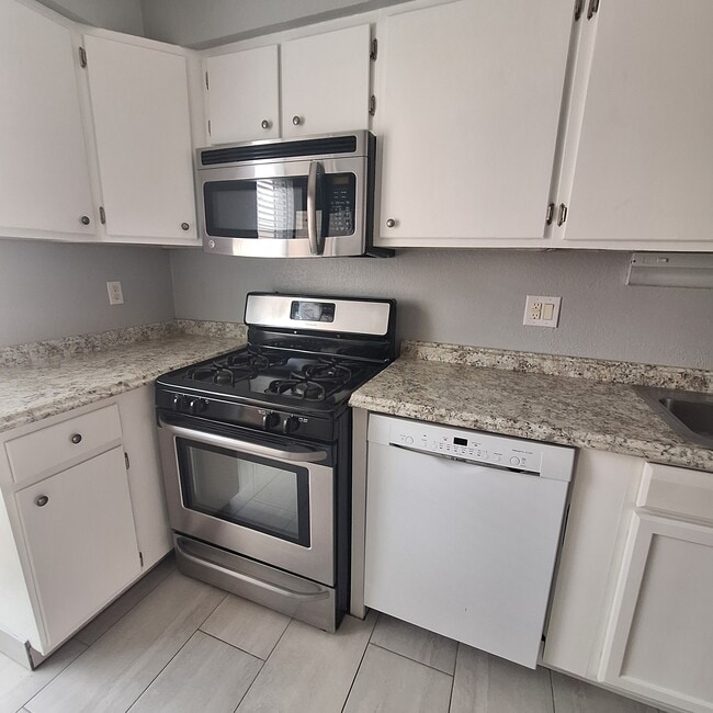 Building Photo - 3535 Rebecca Ln Unit B Rental