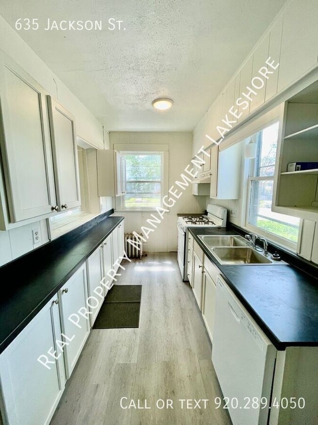Photo - 635 Jackson St