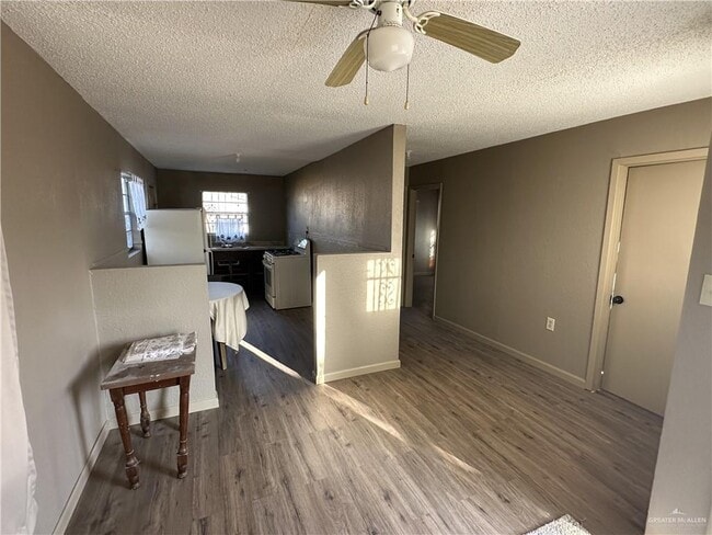 Photo - 9 N Cantu St