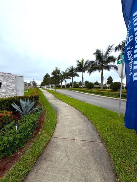 Photo - 470 NE 12th St