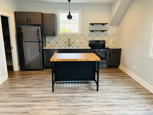 Kitchen - 1835 N Pennsylvania St Unit B