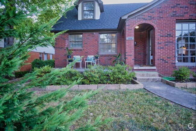 Building Photo - Wonderful Apartment in Hillcrest! Unit Suite #1