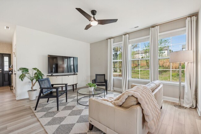 Photo - Stylish End-Unit Townhome – 3 Bed, 2.5 Bat...