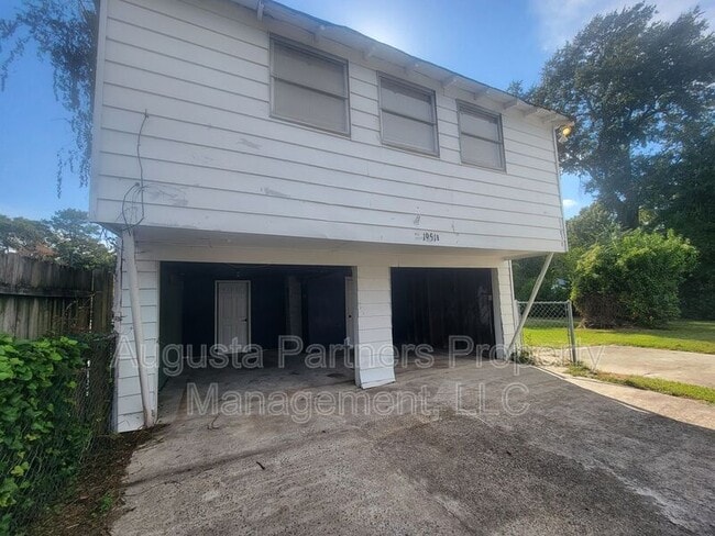 Building Photo - 1951 Barnes Rd Unit B